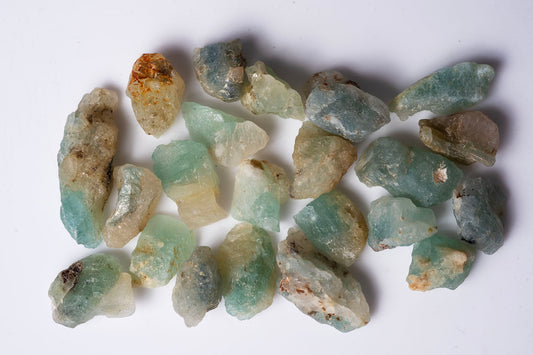 Lot natural grandidierite rough crystals 57.5ct