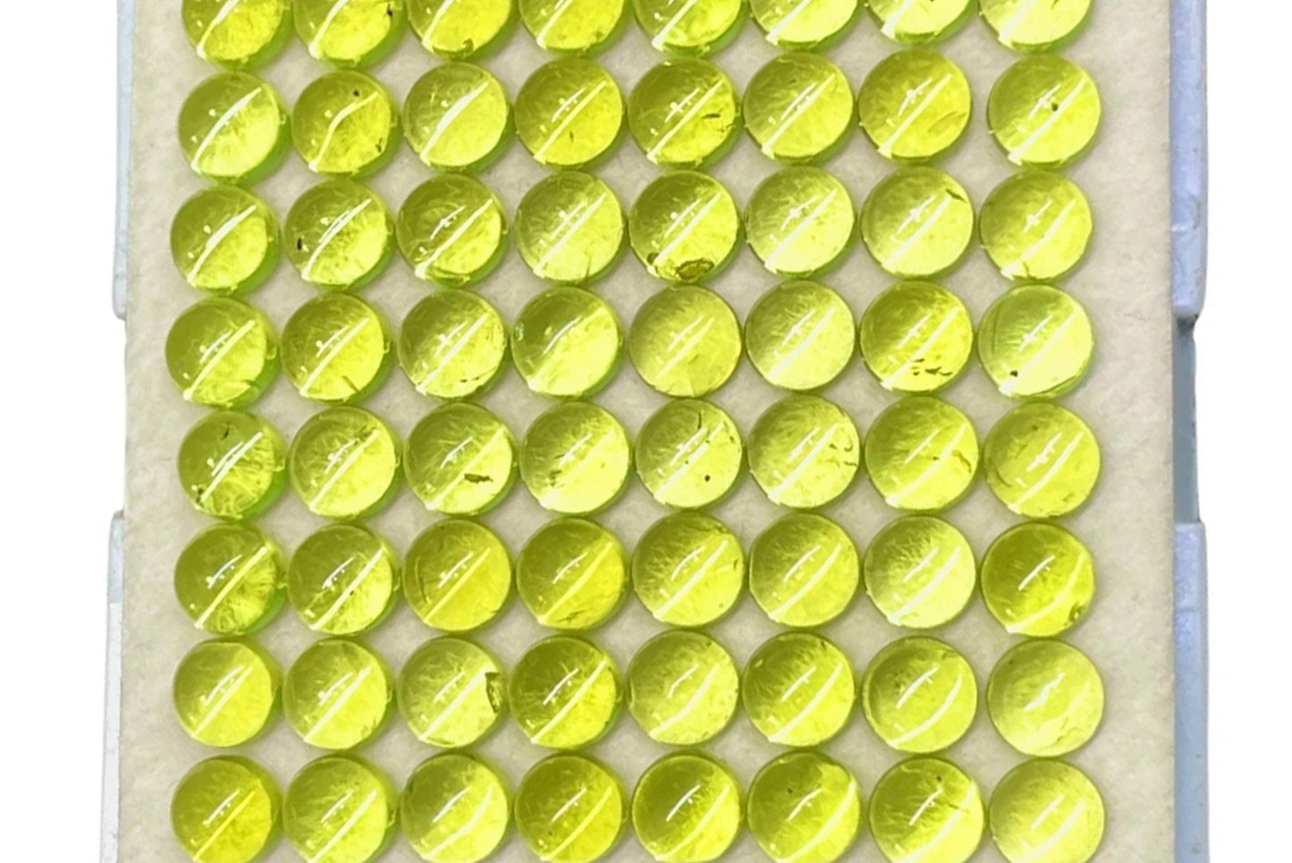 Peridot 5mm round cabochon - price for 1 piece