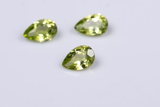 Peridot teardop 6x4mm - price for 1 piece