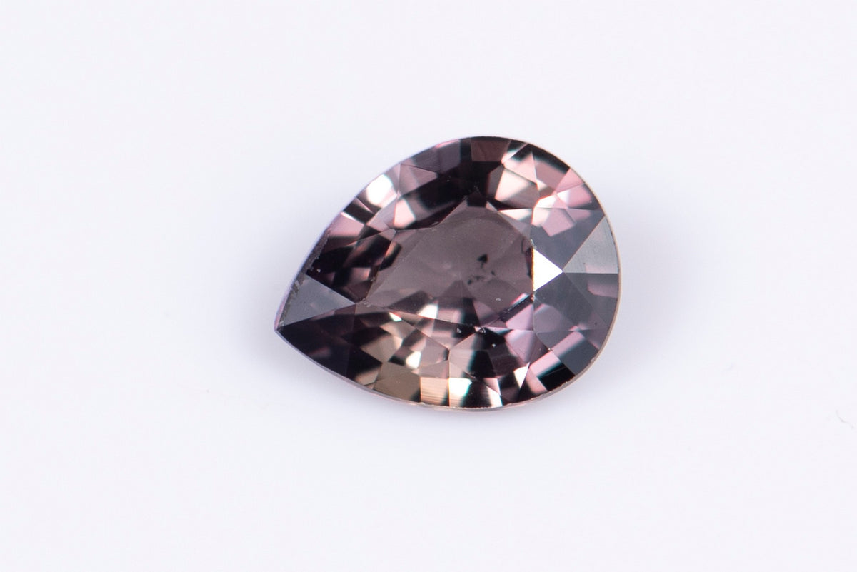 Естествен лилав сапфир 0.32ct VVS, нетретиран, капковидна шлифовка