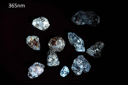 Lot 10pcs petroleum quartz crystals 24.1ct fluorescent