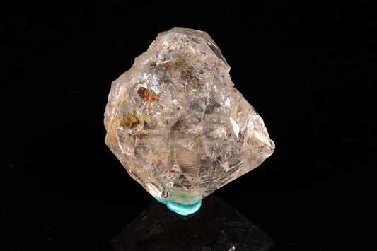 Petroleum quartz crystal 29.8ct fluorescent