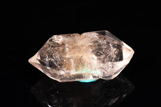 Petroleum quartz crystal 8.4ct fluorescent