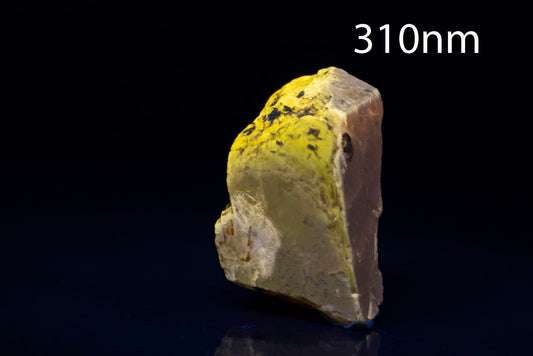Red apatite from Pakistan fluorescent 8.4g