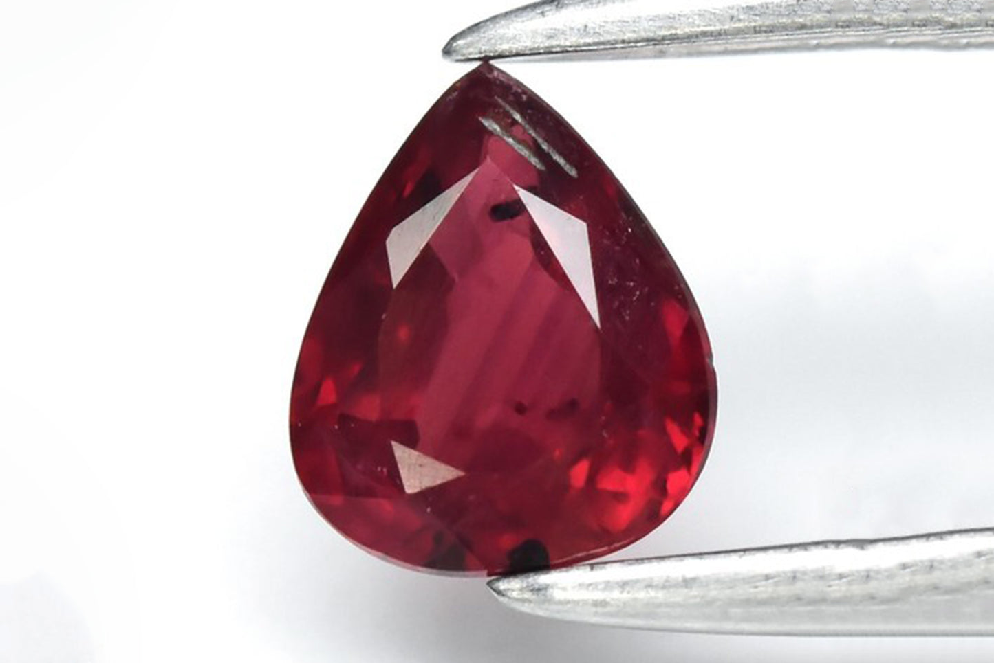 Червен рубин нетретиран 0.35ct 4.7mm капковидна шлифовка