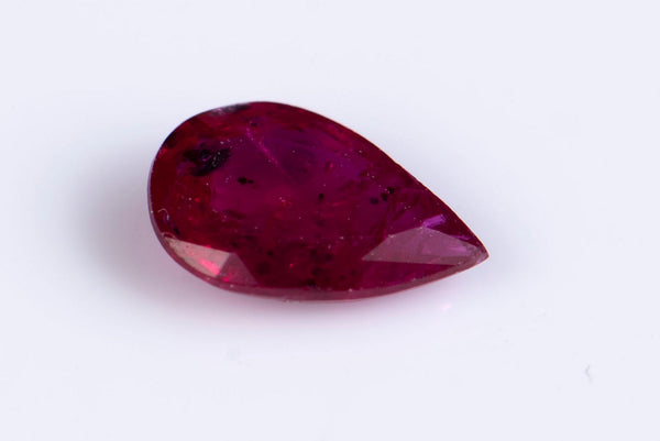 Естествен рубин 0.35ct, нагряван, капковидна шлифовка