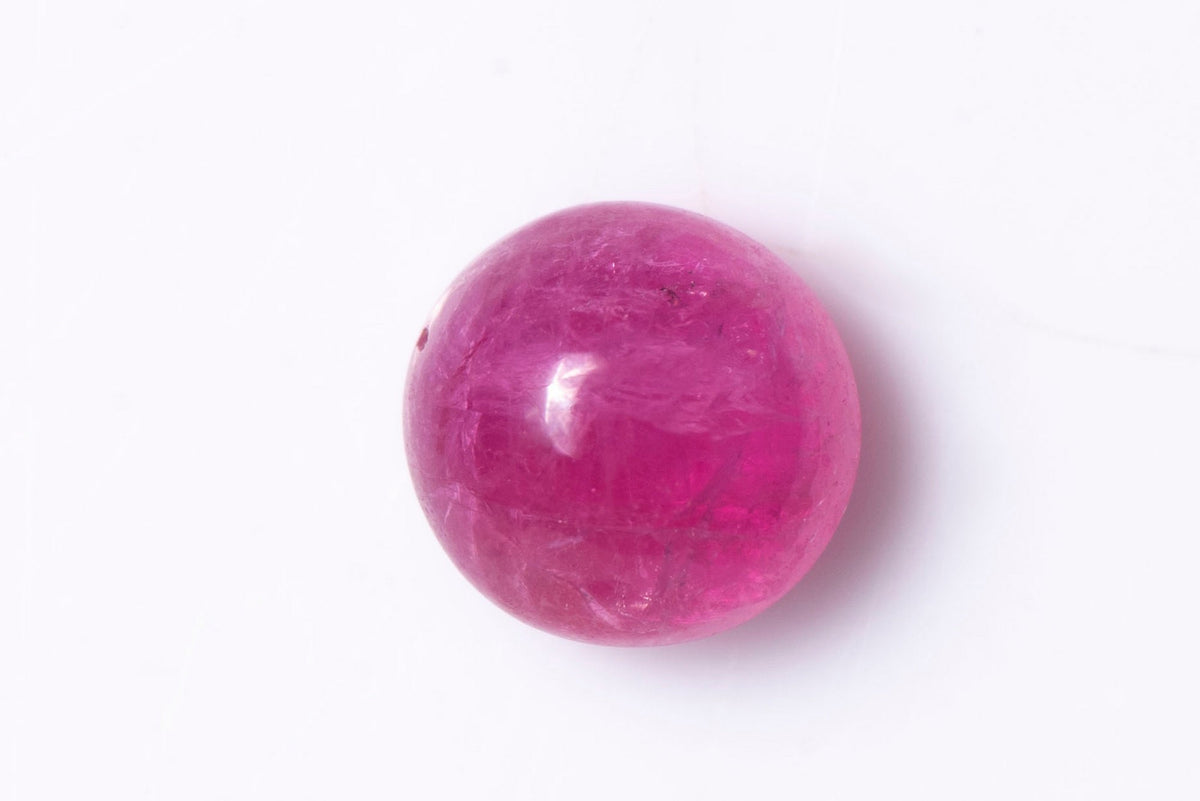 Естествен рубин 0.67ct 4.6mm, нагряван, кръгъл кабошон