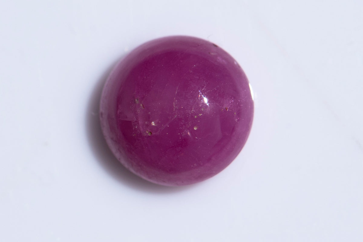 Естествен рубин 1.22ct 5.6mm, нагряван, кръгъл кабошон