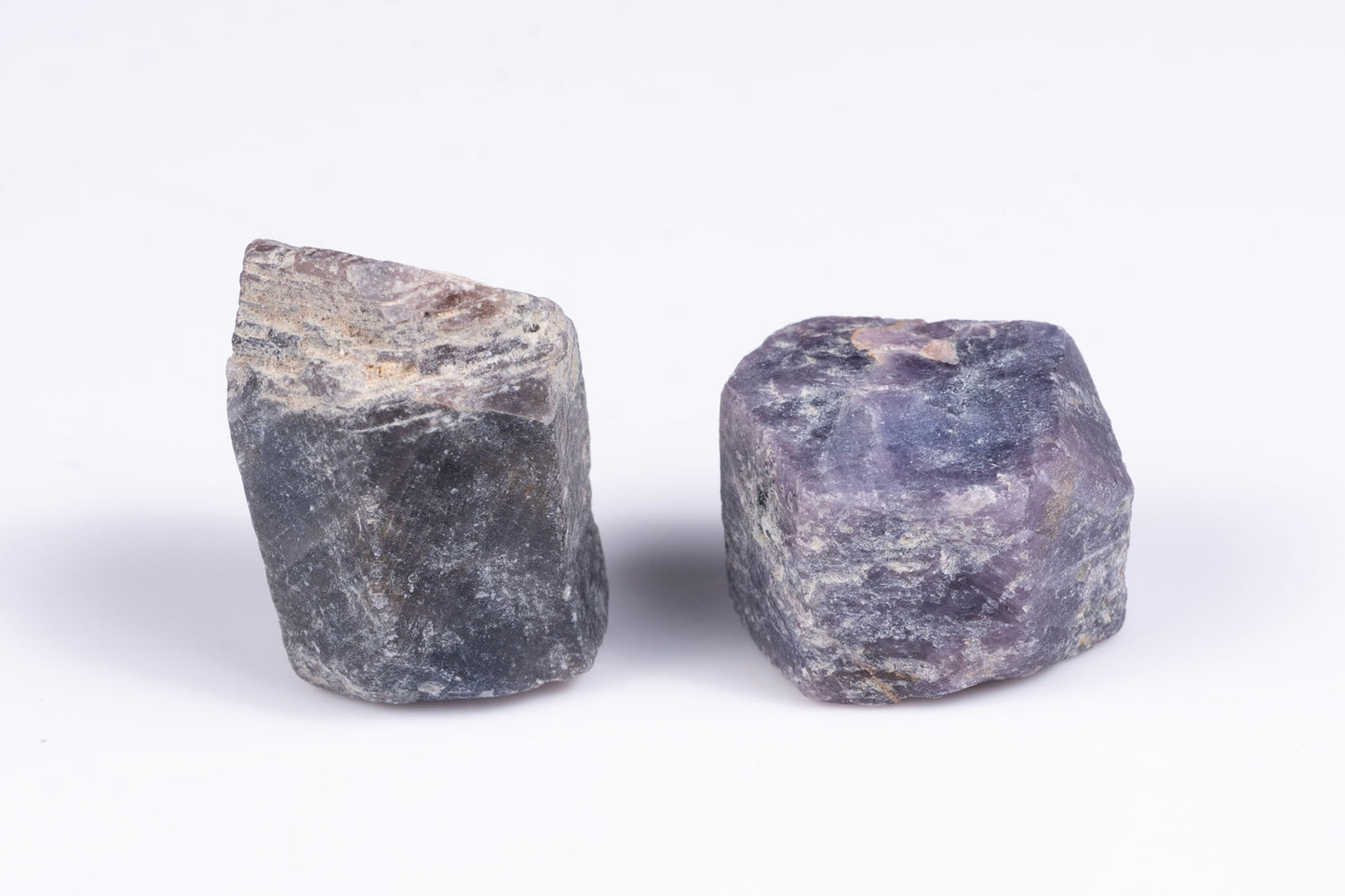 2 броя кристали от виолетов сапфир (корунд) 59.6ct