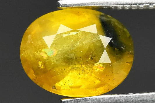 Natural Bi-Color Yellow Sapphire from Australia Heated 1.47ct 7.5x6mm Oval Cut