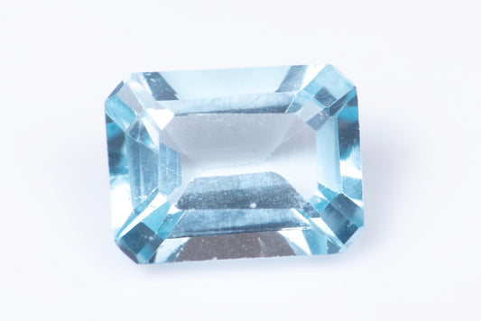 Sky blue topaz 1.93ct 8x6mm VS octagon cut