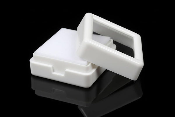 Кутия за скъпоценни камъни 3x3 cm - бяла