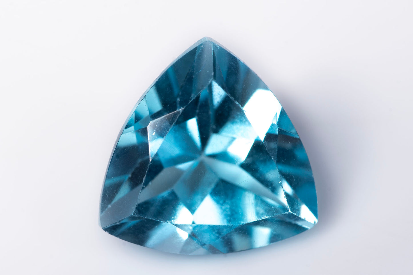 Sky blue topaz 2.85ct 9mm trillion cut