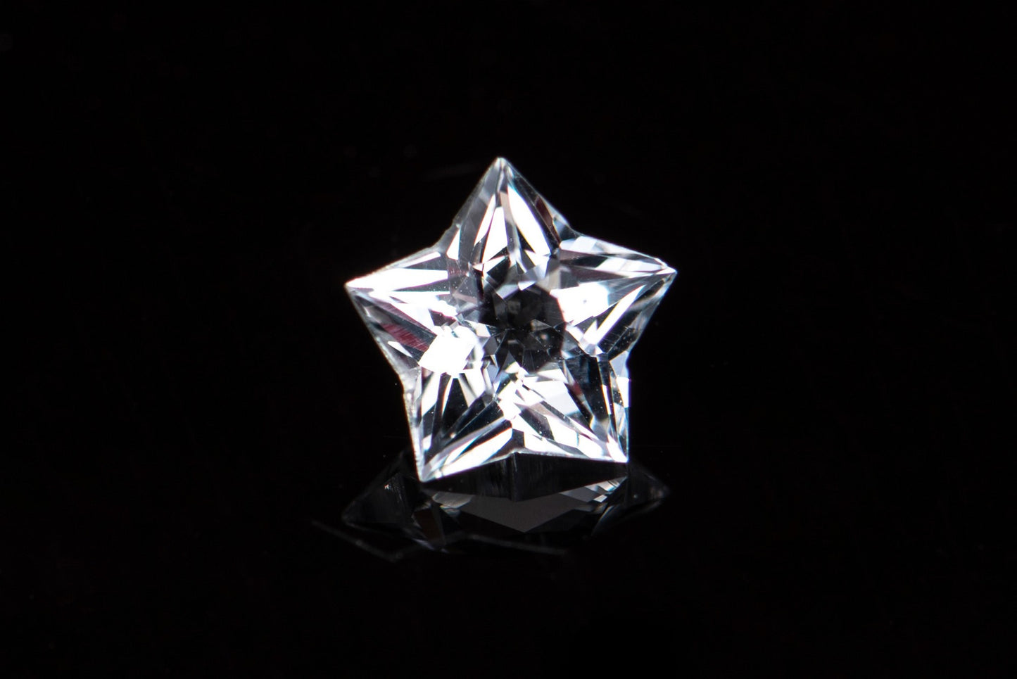 Unique white topaz with fancy star cut 1.06ct IF