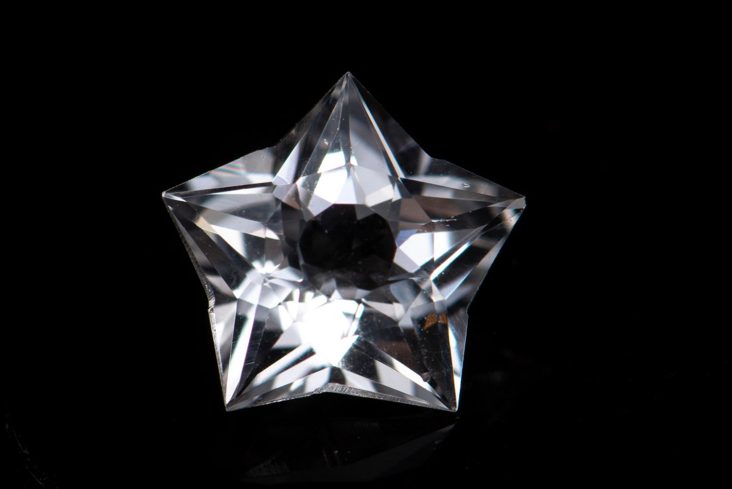 Unique white topaz with fancy star cut 1.48ct