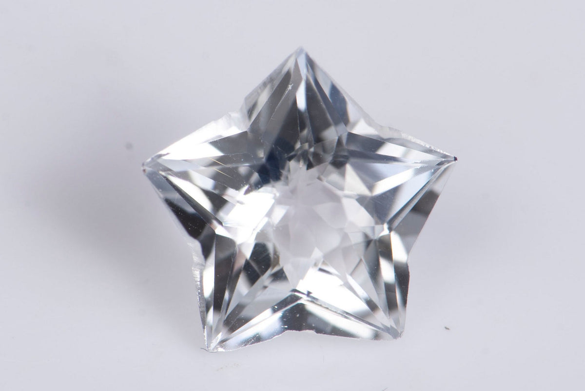 Естествен бял топаз 0.86ct VVS fancy звезда шлифовка