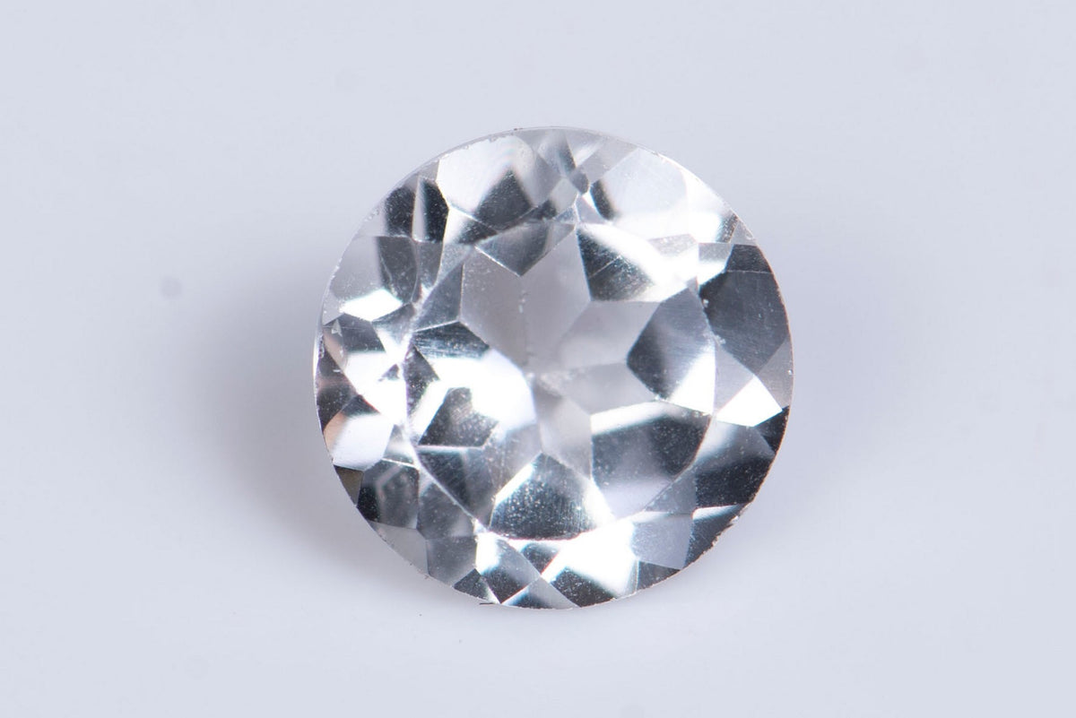 Естествен бял топаз 0.90ct 6mm VVS кръгла шлифовка