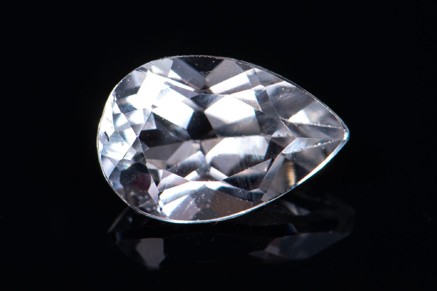 White topaz 1.59ct VVS teardrop cut