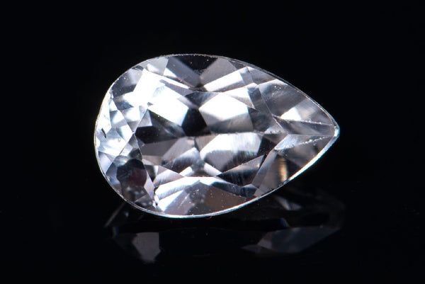 Естествен бял топаз 1.59ct VVS капковидна шлифовка