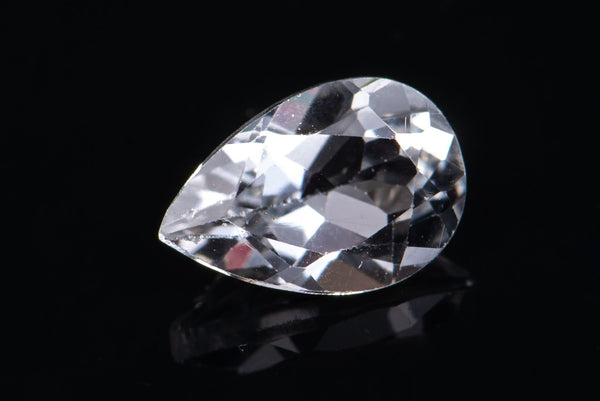Естествен бял топаз 1.67ct VVS капковидна шлифовка