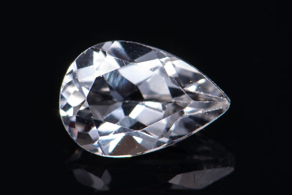 Естествен бял топаз 1.72ct VVS капковидна шлифовка