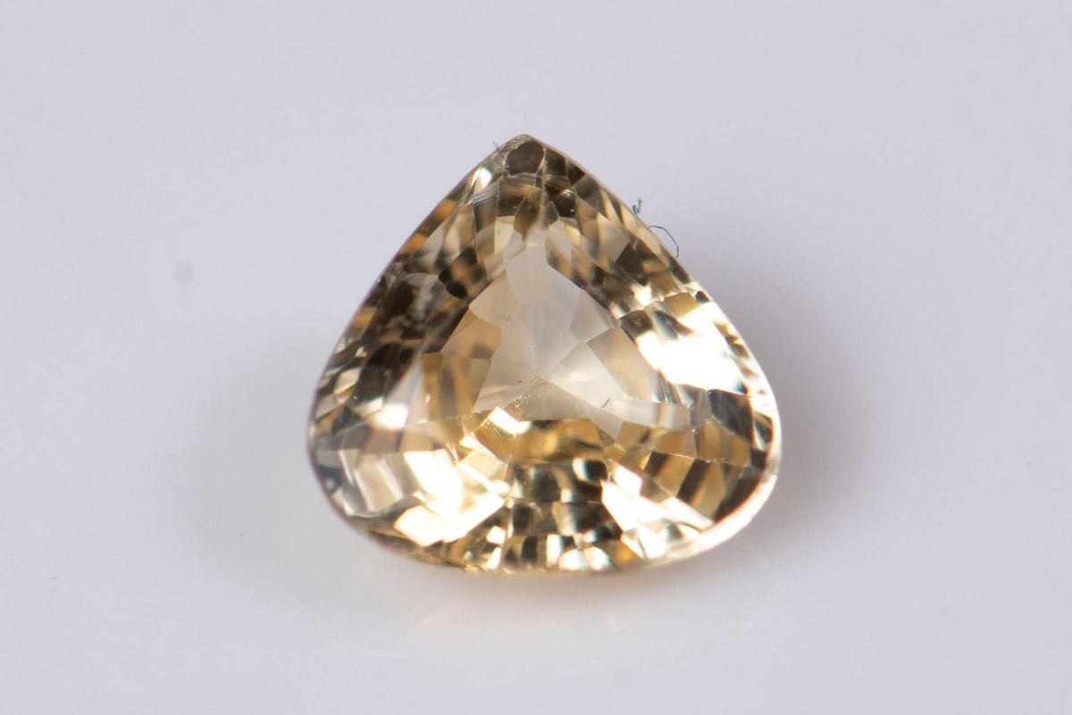 Естествен жълт цейлонски сапфир 0.45ct, нагряван, капковидна шлифовка